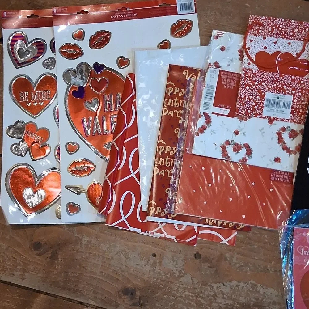 Vintage Valentines‎ DAY Wrapping Paper, Gift Bags, Decor, Lot Of 14 Pc.